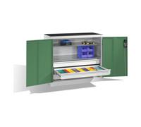 C + P Möbelsysteme Armoire d'appoint à outils C+P avec portes battantes, 2 tablettes et 3 tiroirs, H1000xL1200xP500mm Façade vert réséda Corps gris clair Quantité:1