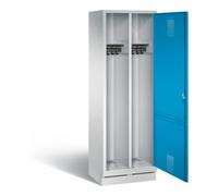 C + P Möbelsysteme C+P Armoire à casiers Evolo noir et blanc, H1800×I610×P500mm, façade bleu clair, corps gris clair (48220-20) Quantité:1