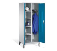 C + P Möbelsysteme C+P Armoire à linge Classic sur pieds, 2 compartiments, H1850 × I810 × P500 mm, façade bleu clair, corps gris clair Quantité:1