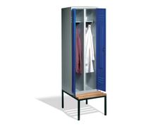 C + P Möbelsysteme C+P Doppelspind Classic avec banc, 2 compartiments, H2090×I610×P500/815 mm, façade bleu gentiane, corps gris clair Quantité:1