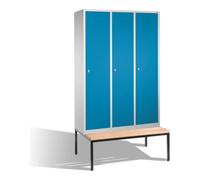 C + P Möbelsysteme C+P Vestiaire Classic avec banc, 3 compartiments, H2090×I1200×P500/815mm façade bleu clair corps gris clair Quantité:1