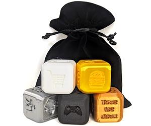 Cadeau Couple Original - Jeu de Dés Fun pour Décider sans Dispute | Idée Cadeau Insolite Adulte | Pochette Velours Incluse