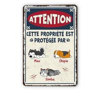 Cadeau Plus Plaque Personnalisée - Propriété Potégée Par - Plaque personnalisée, panneau chien, panneau propriété privée, attention au chien humour, plaque chat attention personnalisable (3 Animaux)