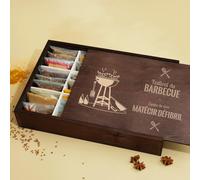 CADEAUX.COM - Cadeau Saint Valentin Homme - Coffret Épices Personnalisé En Bois "Festival du Barbecue" - Idée Cadeau Personnalisé Avec Prénom - 36 Épices Du Monde + Recettes