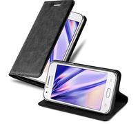 cadorabo Coque pour Samsung Galaxy J1 2015 en Noir Nuit - Housse Protection avec Fermoire Magnétique, Stand Horizontal et Fente Carte - Portefeuille Etui Poche Folio Case Cover