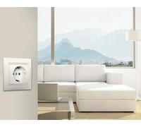 Cadre à 4 éléments blanc, série Europe, idéal pour installations électriques et décoration d'intérieur.