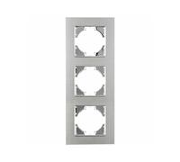Cadre horizontal à 3 éléments dans une élégante finition en aluminium argenté, idéal pour mettre en valeur vos espaces. Parfait pour toute décoration et facile à installer. Durabilité et style en un.