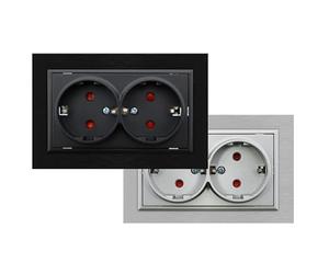 Cadre PC pour 3 modules, blanc, idéal pour organiser et monter des composants électriques dans des installations résidentielles et commerciales.
