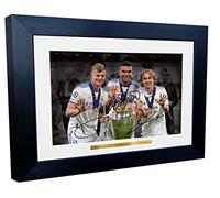 Cadre photo avec autographe de Toni Kroos Casemiro Luka Modric 5 Times Champions League Winners Real Mardrid 30,5 x 20,3 cm