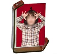 Cadre photo flottant double face en acrylique pour affichage de table, avec un design moderne en forme de L qui sécurise les photos et prend en charge plusieurs options d'orientation (rose)