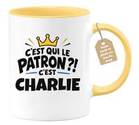 Café-Croissant - Mug C'est Qui Le Patron ?! C'est Charlie - Jaune/Céramique | Mug humoristique avec la question incontournable : C'est qui le patron ?! C'est Charlie