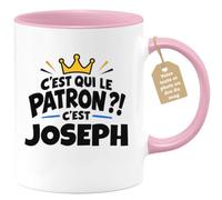 Café-Croissant - Mug C'est Qui Le Patron ?! C'est Joseph - Rose/Céramique | Mug humoristique avec la question incontournable : C'est qui le patron ?! C'est Joseph