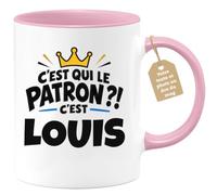Café-Croissant - Mug C'est Qui Le Patron ?! C'est Louis - Rose/Céramique | Mug humoristique avec la question incontournable : C'est qui le patron ?! C'est Louis
