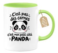 Café-Croissant - Mug Humour C'est Mon Petit Côté Panda - Vert/Céramique | Mug marrant avec phrase "C'est pas des cernes..."