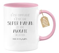 Café-Croissant - Mug Personnalisé Tasse Cadeau Noël C'Est Compliqué D'Être Une Super Maman Et Avocate A La Fois Mais Je Gère Future Anniversaire Fête Des Mères Annonce Naissance - Rose/Céramique