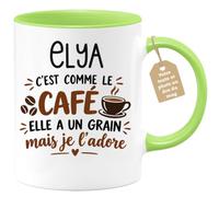 Café-Croissant - Mug Prénom Elya C'est Comme Le Café Elle A Un Grain - Vert | Mug humoristique avec phrase sur le café et Elya