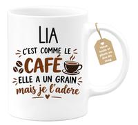 Café-Croissant - Mug Prénom Lia C'est Comme Le Café Elle A Un Grain - Blanc | Mug humoristique avec phrase sur le café et Lia