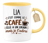 Café-Croissant - Mug Prénom Lia C'est Comme Le Café Elle A Un Grain - Jaune | Mug humoristique avec phrase sur le café et Lia