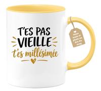 Café-Croissant - Mug T'es Pas Vieille T'es Millésimée - Jaune/Céramique | Design humoristique idéal pour les anniversaires des femmes.