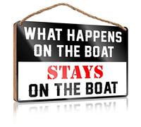 CakJuice Plaque suspendue « What Happens On The Boat Stays On The Boat » - Panneau en bois - Accessoires de dortoir - Dictons sur des panneaux en bois (taille : 15 x 28 cm)