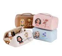 callie moment Trousse de Maquillage en Cuir PU Personnalisée avec Personnage de Dessin Animé Fleur de Naissance et Nom Accessoire de Voyage Cadeau pour Femme
