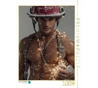 CALVENDO Puzzle Sexy Pompier avec Torse Nu et Guirlande Lumineuse 1000 pièces 48 x 64 cm
