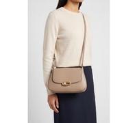 Calvin Klein Hardware Flap Medium Crossover Desert Taupe Taille: OS | Sacs à main Outlet | Femme | Le Noir