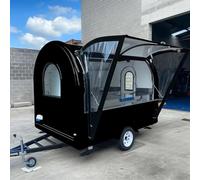 Camion de repas sur site avec plaque de cuisson pour four à pizza et barbecue pour service de repas chauds dans les projets de construction, parcs industriels et chantiers urbains