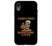 Candy First Questions Later - Squelette d'halloween Amusant Coque pour iPhone XR