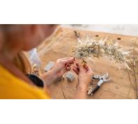 Cap Adrénaline Atelier de création d'un miroir en fleurs séchées à Toulouse - quartier Jeanne d'Arc