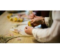 Cap Adrénaline Atelier de création d'une couronne de fleurs'séchées à Moirans près de Grenoble