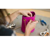 Cap Adrénaline Atelier maroquinerie : fabrication de pochette ou sac à main à Marseille - Vieux Port