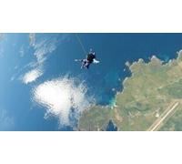 Cap Adrénaline Saut en Parachute sur l''île de Ouessant près de Brest