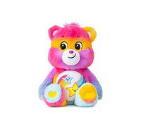 Care Bears - Basic Fun Dare to 35 cm Peluche - Ours Doux et coloré pour Enfants dès 4 Ans, Cadeau câlin avec Badge Unique pour promouvoir la gentillesse et l'acceptation