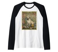 Carlin Fauve Doux dans Un Vieux Jardin Anglais Manche Raglan