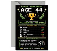 Carte d'anniversaire amusante 44 ans - Game on at 44 - Blagues rétro Pixel Art avec trophée et « Middle-age Stats » hilarantes - A5, enveloppe incluse