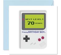 Carte d'anniversaire ludique 70 ans - Level Up the Laughs - Design rétro console de jeu avec texte en gras « NEXT LEVEL! 70 Years » - Carré de 145 mm, enveloppe incluse
