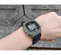 Casio Hommes Montre à quartz numérique avec bracelet en résine 4549526192760