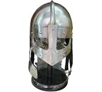 Casque médiéval viking corbeau avec chaîne et armure prête pour la bataille