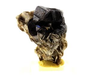 Cassiterite, Muscovite. 87.5 Ct. Pingwu Beryl Mine, Mianyang, Sichuan, Chine.