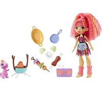 Cave Club Coffret Barbecue avec poupée préhistorique Emberly aux Cheveux Roses, Figurine bébé Dinosaure Flaire et Accessoires, Jouet pour Enfant, GNL96