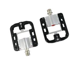 CAZSTYK Pédales de vélo compactes avec trois roulements en alliage d'aluminium robuste pour des cycles faciles à installer et à transporter. Pédales de vélo antidérapantes