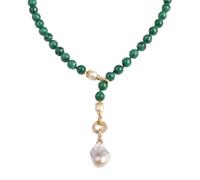 Ce collier de perles d'eau douce naturelles dispose d'un pendentif baroque rose de 8 à 9 mm et d'un fermoir à bascule en oxyde de zirconium doré, avec une longueur totale d'environ 59,7 cm. C'est un