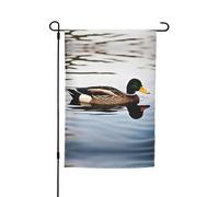 Ce drapeau de jardin à imprimé canard domestique est la bienvenue aux invités dans votre maison avec un style unique. Parfait pour n'importe quelle terrasse, patio, porche ou véranda et fait de
