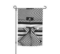 Ce drapeau de jardin à rayures noires et blanches est la bienvenue aux invités dans votre maison avec un style unique. Parfait pour n'importe quelle terrasse, patio, porche ou véranda et fait de