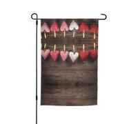 Ce drapeau de jardin imprimé cœurs de Saint-Valentin est la bienvenue aux invités dans votre maison avec unique. Parfait pour n'importe quelle terrasse, patio, porche ou véranda et fait de charmantes