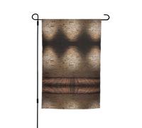 Ce drapeau de jardin imprimé mur de briques est la bienvenue aux invités dans votre maison avec un style unique. Parfait pour n'importe quelle terrasse, patio, porche ou véranda et fait de charmantes