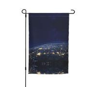 Ce drapeau de jardin imprimé Vue de la Terre est la bienvenue aux invités dans votre maison avec un style unique. Parfait pour n'importe quelle terrasse, patio, porche ou véranda et fait de charmantes