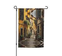 Ce drapeau de jardin italien imprimé vieille rue est la bienvenue aux invités dans votre maison avec un style unique. Parfait pour n'importe quelle terrasse, patio, porche ou véranda et fait de