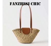 Ce nouveau sac à main en paille tressée de style estival est à la fois élégant et à la mode, peut être porté à la main ou à l'épaule, léger et portable, avec un design ouvert. Ce sac de plage unique d
